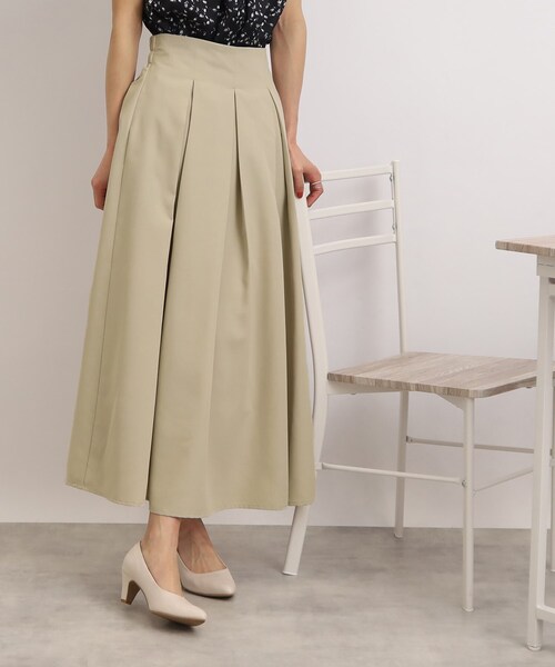 SHOO・LA・RUE（シューラルー）の「◆【きれいな裾の広がりで綺麗シルエット】ポプリンタックスカート（スカート・レディース・オリーブ/ブラック/ベージュ・00）」の2枚目の写真