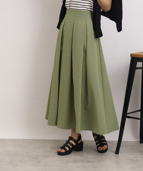 SHOO・LA・RUE（シューラルー）の「◆【きれいな裾の広がりで綺麗シルエット】ポプリンタックスカート（スカート・レディース・オリーブ/ブラック/ベージュ・00）」の3枚目の写真