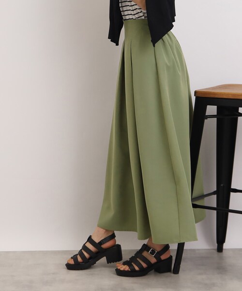 SHOO・LA・RUE（シューラルー）の「◆【きれいな裾の広がりで綺麗シルエット】ポプリンタックスカート（スカート・レディース・オリーブ/ブラック/ベージュ・00）」の14枚目の写真