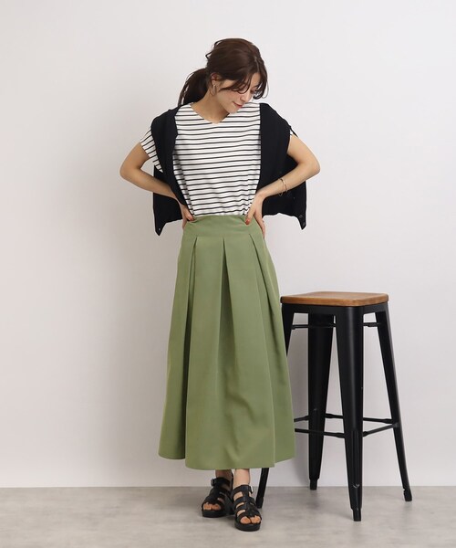 SHOO・LA・RUE（シューラルー）の「◆【きれいな裾の広がりで綺麗シルエット】ポプリンタックスカート（スカート・レディース・オリーブ/ブラック/ベージュ・00）」の16枚目の写真