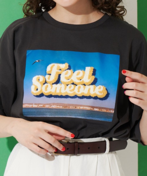 MERLOT(メルロー)の「相良刺繍フォトT(Tシャツ/カットソー・レディース・ホワイト/イエロー/ブラック・FREE)」の2枚目の写真