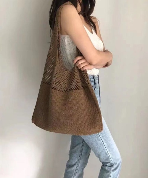 DIAVEL（ディアベル）の「透かし編みワンショルダーバッグ（ショルダーバッグ・レディース・ブラック/ベージュ/ブラウン/グリーン/パープル系1/ダークブラウン/サックスブルー/イエロー・F）」の3枚目の写真