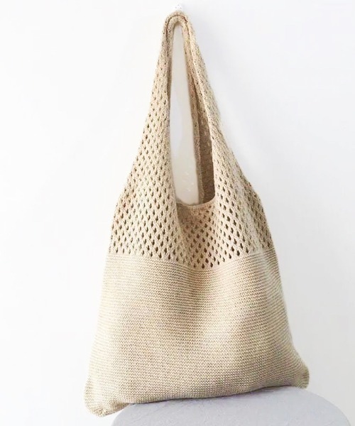 DIAVEL（ディアベル）の「透かし編みワンショルダーバッグ（ショルダーバッグ・レディース・ブラック/ベージュ/ブラウン/グリーン/パープル系1/ダークブラウン/サックスブルー/イエロー・F）」の14枚目の写真