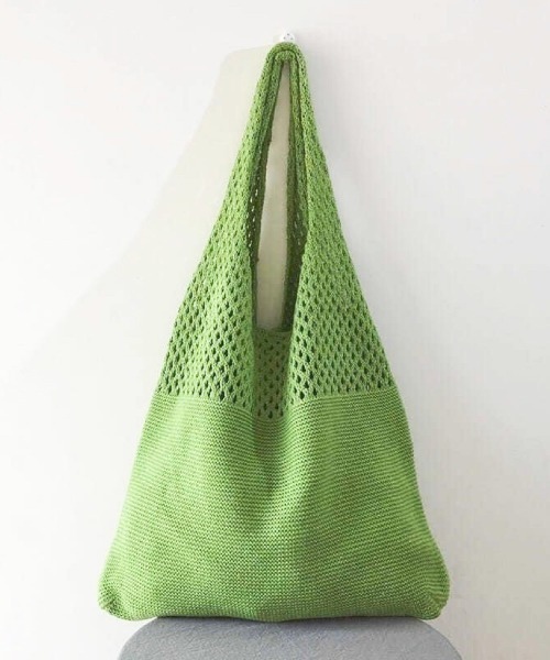 DIAVEL（ディアベル）の「透かし編みワンショルダーバッグ（ショルダーバッグ・レディース・ブラック/ベージュ/ブラウン/グリーン/パープル系1/ダークブラウン/サックスブルー/イエロー・F）」の17枚目の写真