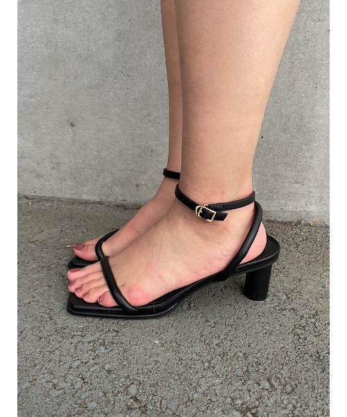 ENVYM（アンビー）の「アンクルストラップスクエアサンダル（サンダル・レディース・ブラック/ホワイト・22.5cm/23.5cm/24.5cm）」の7枚目の写真