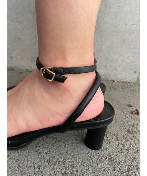 ENVYM（アンビー）の「アンクルストラップスクエアサンダル（サンダル・レディース・ブラック/ホワイト・22.5cm/23.5cm/24.5cm）」の9枚目の写真