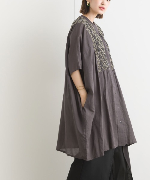 terrace（テラス）の「刺繍モモンガシャツワンピ（ワンピース・レディース・オレンジ/マスタード/チャコール/オフホワイト・MEDIUM）」の3枚目の写真