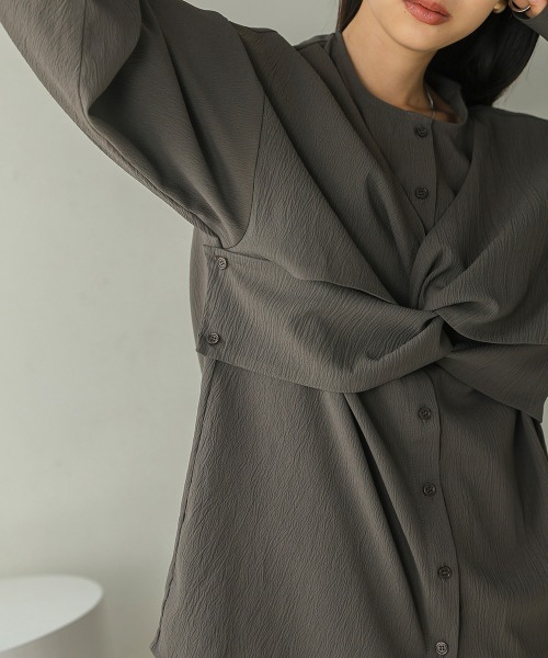 Bab（バブ）の「フロントねじりビスチェ風ブラウス（シャツ/ブラウス・レディース・チャコールグレー/ライトグリーン/アイボリー・M）」の6枚目の写真