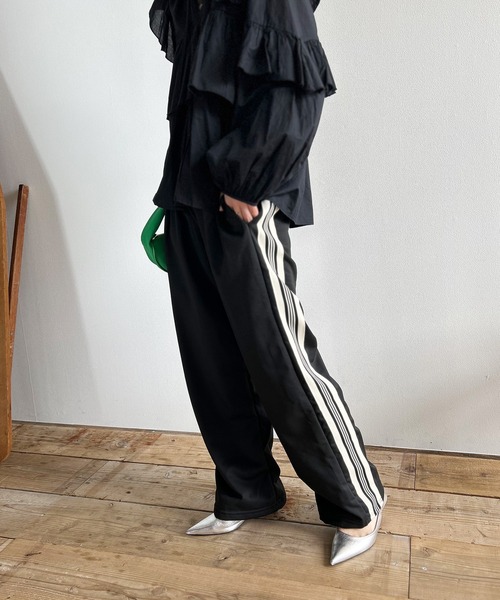 Kotoe(コトエ)の「【再入荷ナシ】 トラックパンツ ラインパンツ レディース メンズ(その他パンツ・レディース・ブラック/ネイビー・M/L)」の2枚目の写真
