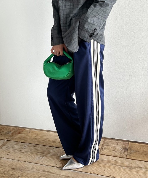 Kotoe(コトエ)の「【再入荷ナシ】 トラックパンツ ラインパンツ レディース メンズ(その他パンツ・レディース・ブラック/ネイビー・M/L)」の10枚目の写真