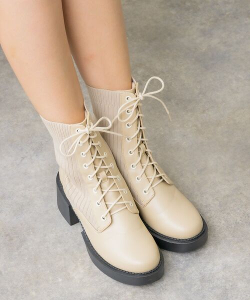 ems excite(エムズエキサイト)の「レースアップニットブーツ(ブーツ・レディース・ブラック/ライトベージュ・MEDIUM/LARGE)」の5枚目の写真