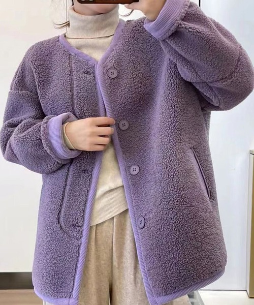 aimoha（アイモハ）の「カラーボアノーカラージャケット（ブルゾン・レディース・オフホワイト/パープル・LARGE/MEDIUM/X-LARGE）」の2枚目の写真