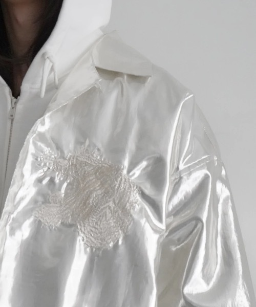 doublet（ダブレット）の「doublet SILVER EMBROIDERY OVERSIZED SHIRT（シャツ/ブラウス・メンズ・シルバー・SMALL）」の4枚目の写真