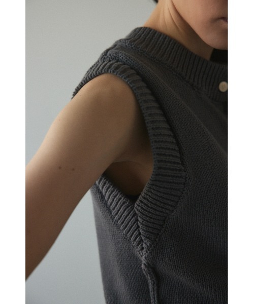 BLACK BY MOUSSY(ブラックバイマウジー)の「front button vest(フロントボタンベスト)(ベスト・レディース・ライトグリーン/オフホワイト/チャコールグレー・FREE)」の11枚目の写真
