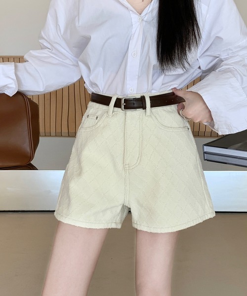aimoha（アイモハ）の「デニムジャカードショートパンツ（デニムパンツ・レディース・オフホワイト・SMALL/MEDIUM/LARGE）」の3枚目の写真