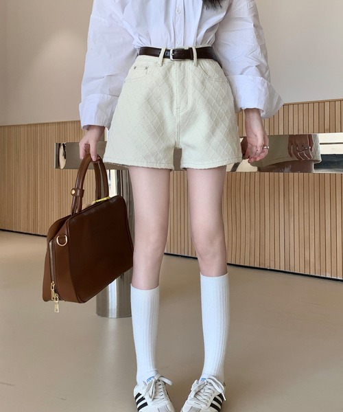 aimoha（アイモハ）の「デニムジャカードショートパンツ（デニムパンツ・レディース・オフホワイト・SMALL/MEDIUM/LARGE）」の5枚目の写真