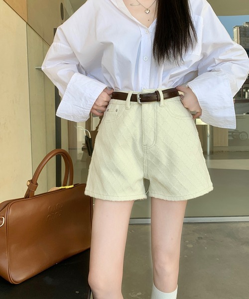 aimoha（アイモハ）の「デニムジャカードショートパンツ（デニムパンツ・レディース・オフホワイト・SMALL/MEDIUM/LARGE）」の9枚目の写真