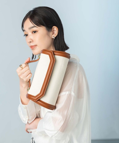 Gready Brilliant（グレディブリリアン）の「キャンバスロールバッグ（ハンドバッグ・レディース・ブラック/キャメル・FREE）」の3枚目の写真