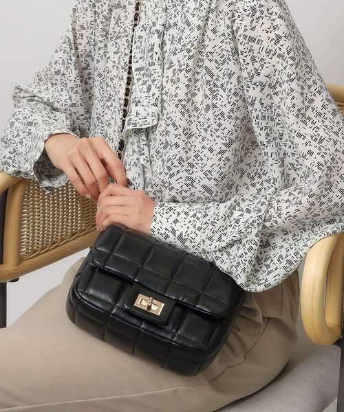 OPAQUE.CLIP（オペークドットクリップ）の「◆【2WAY】スクエアキルティングチェーンショルダーバッグ（ショルダーバッグ・レディース・ブラック系1/アイボリー/ブラック・00）」の16枚目の写真