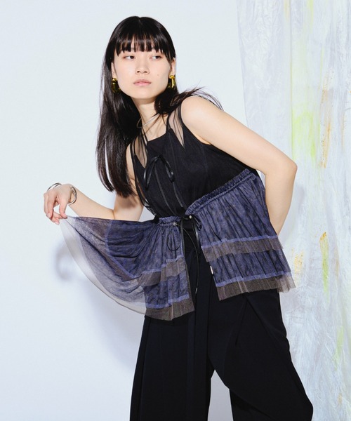 Ezick ANNONIM（エジックアノニム）の「Back band チュールギャザードロストベスト（ベスト・レディース・ブラック/ベージュ系その他/ブラック×ブルー・FREE）」の2枚目の写真