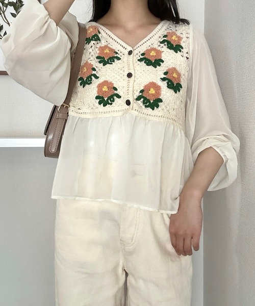 Cham.（チャム）の「花柄切り替えシアートップス（シャツ/ブラウス・レディース・ブルー/ベージュ/ピンク/レッド/イエロー/オフホワイト・F）」の13枚目の写真