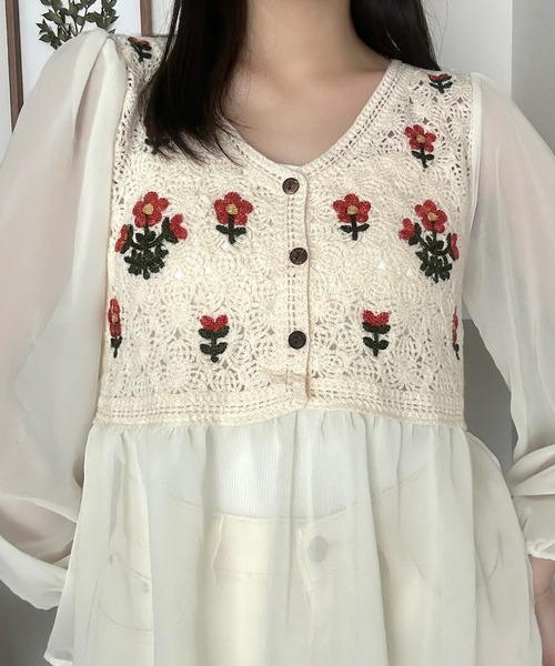 Cham.（チャム）の「花柄切り替えシアートップス（シャツ/ブラウス・レディース・ブルー/ベージュ/ピンク/レッド/イエロー/オフホワイト・F）」の14枚目の写真