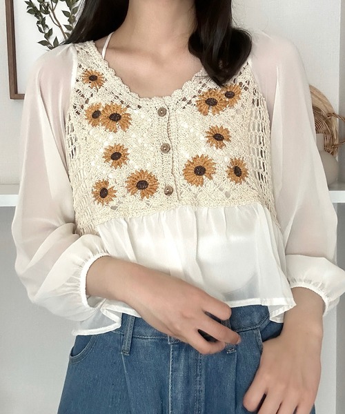 Cham.（チャム）の「花柄切り替えシアートップス（シャツ/ブラウス・レディース・ブルー/ベージュ/ピンク/レッド/イエロー/オフホワイト・F）」の7枚目の写真