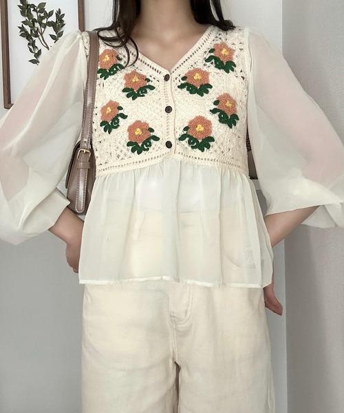 Cham.（チャム）の「花柄切り替えシアートップス（シャツ/ブラウス・レディース・ブルー/ベージュ/ピンク/レッド/イエロー/オフホワイト・F）」の12枚目の写真