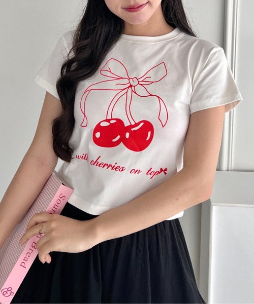 Loueme(ルエム)の「チェリーリボンミニTシャツ(Tシャツ/カットソー・レディース・ブラック/レッド・FREE)」の2枚目の写真
