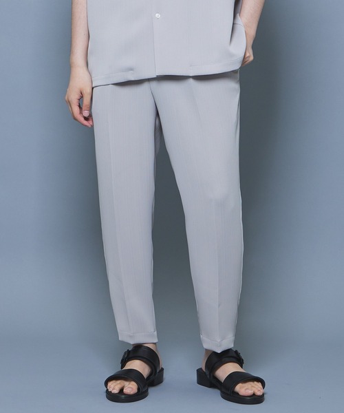 UNITED TOKYO(ユナイテッドトウキョウ)の「【残りわずか】CORD PLEATS テーパードパンツ|セットアップ着用可能|洗える|夏服(スラックス・メンズ・ライトブルーグレー/ダークグレー/ブラック/グレイッシュベージュ・1/2)」の4枚目の写真