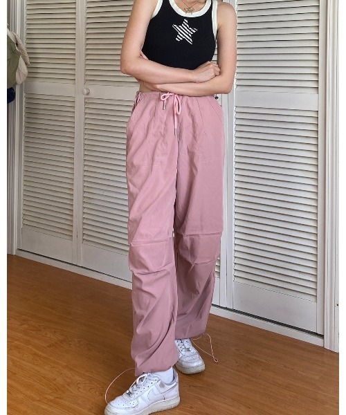 【新品未使用】薄いピンク レディースパンツ noncloudy（ノンクラウディ）の「ポケット付き カードパンツ（カーゴ