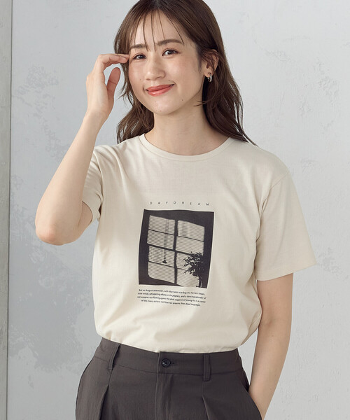 COMME CA ISM（コムサイズム）の「フォトプリント半袖Ｔシャツ（Tシャツ/カットソー・レディース・チャコール/ライトグレー/ピンク/アイボリー・SMALL/MEDIUM/LARGE）」の2枚目の写真