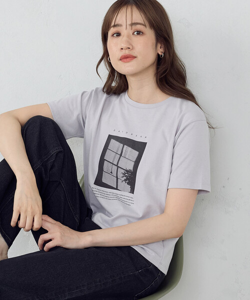 COMME CA ISM（コムサイズム）の「フォトプリント半袖Ｔシャツ（Tシャツ/カットソー・レディース・チャコール/ライトグレー/ピンク/アイボリー・SMALL/MEDIUM/LARGE）」の3枚目の写真
