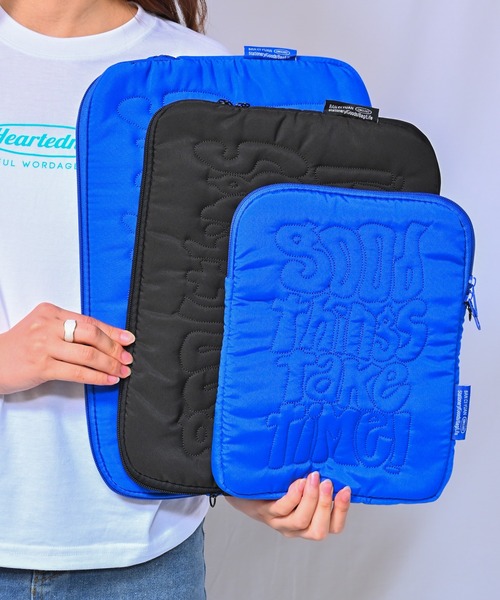 Alite cloth(アリーテクロス)の「メッセージキルティングPCケース タブレットケース(PC・タブレットケース・レディース・ブルー/ブラック・M/S/L)」の4枚目の写真