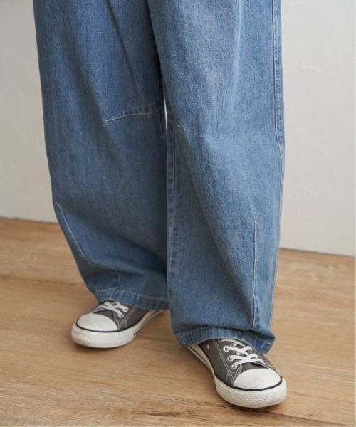 LBC（エルビーシー）の「デニムカーブパンツ（デニムパンツ・レディース・ライトブルー/ダークネイビー・M/L）」の9枚目の写真