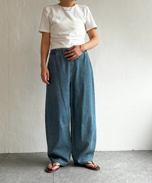 LBC（エルビーシー）の「デニムカーブパンツ（デニムパンツ・レディース・ライトブルー/ダークネイビー・M/L）」の21枚目の写真