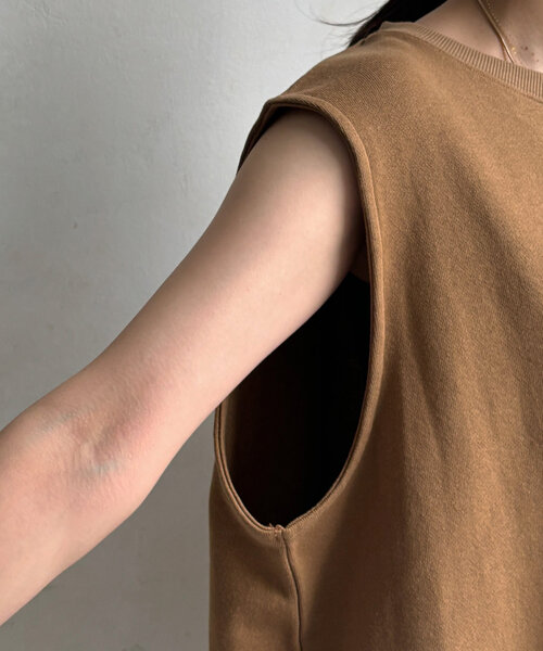 DouDou(ドゥドゥ)の「スウェットタンクオーバープルオーバー(スウェット・レディース・グレー/オフホワイト/ブラック/キャメル・FREE)」の6枚目の写真