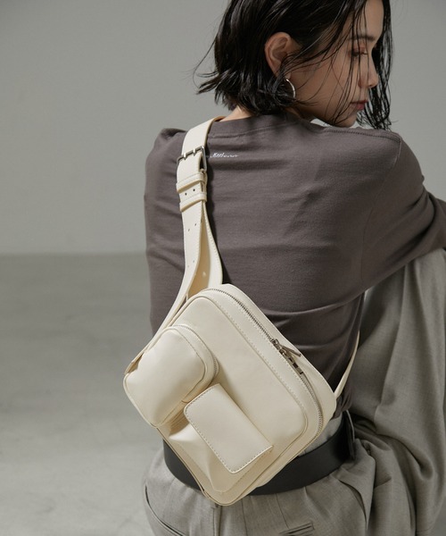 SALON adam et rope'（サロン アダム エ ロペ）の「Cameraボディーバッグ（ボディバッグ/ウエストポーチ・レディース・ブラウン/オフホワイト/ブラック・FREE）」の5枚目の写真