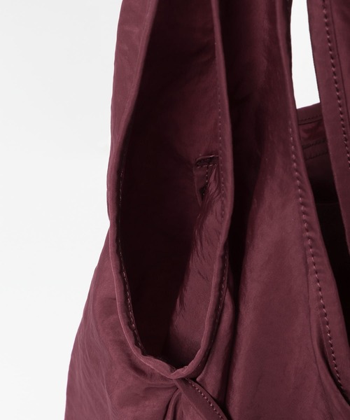 KBF(ケイビーエフ)の「アレンジリボンナイロンBAG(ショルダーバッグ・レディース・バーガンディー/カーキ/ブラック・ONE)」の21枚目の写真