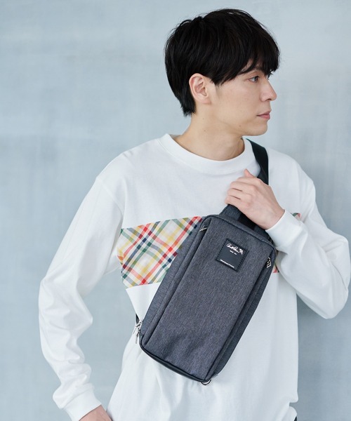 Arnold Palmer（アーノルドパーマー）の「デニムルック ボディバッグ（ボディバッグ/ウエストポーチ・メンズ・ブラック/ネイビー/ブラウン・F）」の2枚目の写真