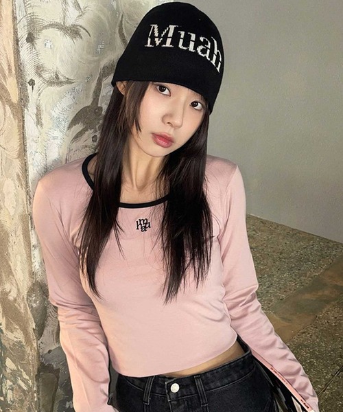 muahmuah(ムーアムーア)の「A'GEM/9 × .kom 『muah muah/ムーアムーア』 LOGO STITCH ROUND COLORING LONG SLEEVE/ロゴステッチラウンドネックカラリングロングシャツ(Tシャツ/カットソー・レディース・ブラック/ホワイト/ピンク・FREE)」の3枚目の写真