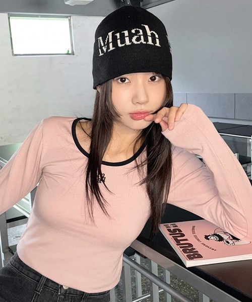 muahmuah(ムーアムーア)の「A'GEM/9 × .kom 『muah muah/ムーアムーア』 LOGO STITCH ROUND COLORING LONG SLEEVE/ロゴステッチラウンドネックカラリングロングシャツ(Tシャツ/カットソー・レディース・ブラック/ホワイト/ピンク・FREE)」の12枚目の写真