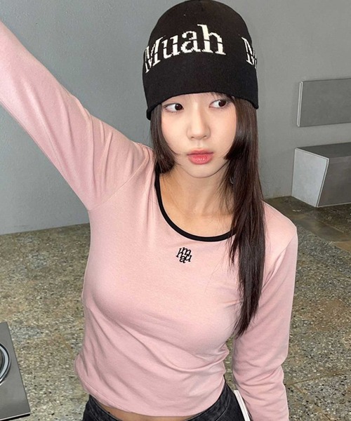 muahmuah(ムーアムーア)の「A'GEM/9 × .kom 『muah muah/ムーアムーア』 LOGO STITCH ROUND COLORING LONG SLEEVE/ロゴステッチラウンドネックカラリングロングシャツ(Tシャツ/カットソー・レディース・ブラック/ホワイト/ピンク・FREE)」の11枚目の写真