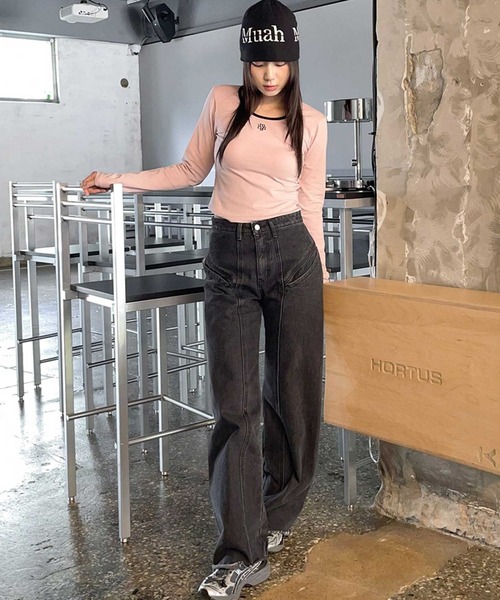 muahmuah(ムーアムーア)の「A'GEM/9 × .kom 『muah muah/ムーアムーア』 LOGO STITCH ROUND COLORING LONG SLEEVE/ロゴステッチラウンドネックカラリングロングシャツ(Tシャツ/カットソー・レディース・ブラック/ホワイト/ピンク・FREE)」の13枚目の写真