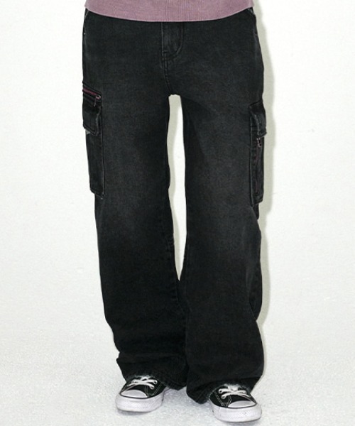 MAHAGRID(マハグリッド)の「『mahagrid/マハグリッド』 WASHED ZIP CARGO DENIM PANT/ウォッシュドジップカーゴ デニムパンツ(デニムパンツ・レディース・ブラック/ブルー・M)」の2枚目の写真
