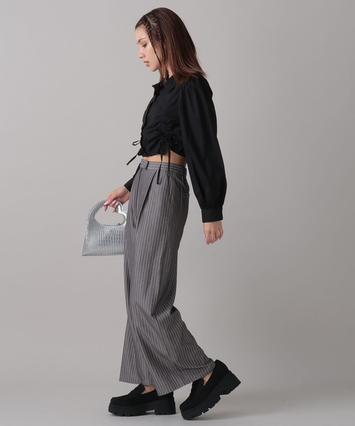 FOREVER 21（フォーエバー トゥエンティーワン）の「【2024FW】フロントシャーリングシャツ（シャツ/ブラウス・レディース・オフホワイト/ブラック/ブラック系その他/ブルー/オレンジ・FREE）」の20枚目の写真