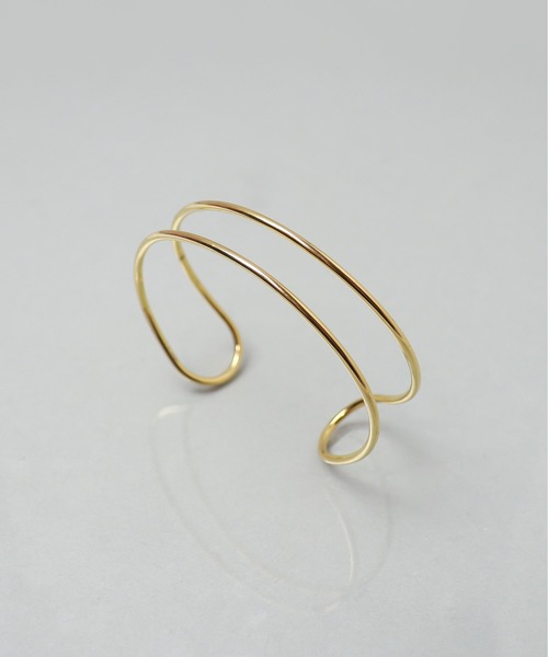 ieLS（イエルズ）の「金属アレルギー対応「ieLS」ステンレス　ダブルラインバングル（バングル/リストバンド・レディース・シルバー/ゴールド・ONE SIZE）」の3枚目の写真