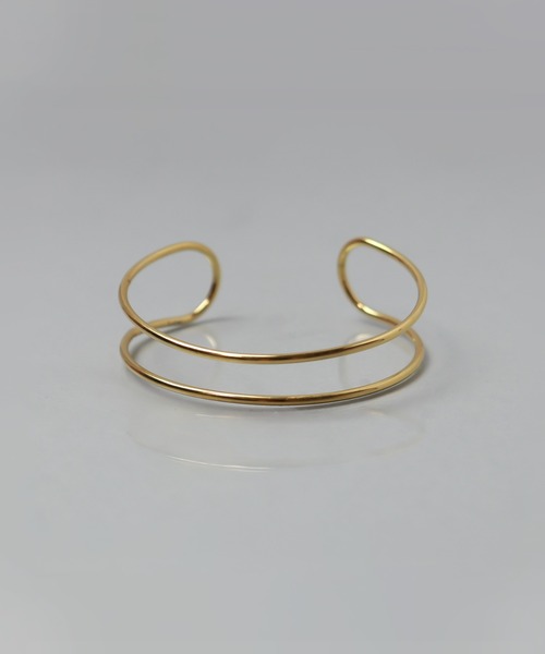 ieLS（イエルズ）の「金属アレルギー対応「ieLS」ステンレス　ダブルラインバングル（バングル/リストバンド・レディース・シルバー/ゴールド・ONE SIZE）」の4枚目の写真