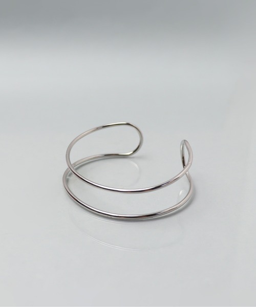 ieLS（イエルズ）の「金属アレルギー対応「ieLS」ステンレス　ダブルラインバングル（バングル/リストバンド・レディース・シルバー/ゴールド・ONE SIZE）」の7枚目の写真