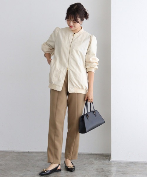 Pierrot（ピエロ）の「パフスリーブMA-1ブルゾン（MA-1・レディース・ブラック/アイボリー/ネイビー・L/M）」の4枚目の写真